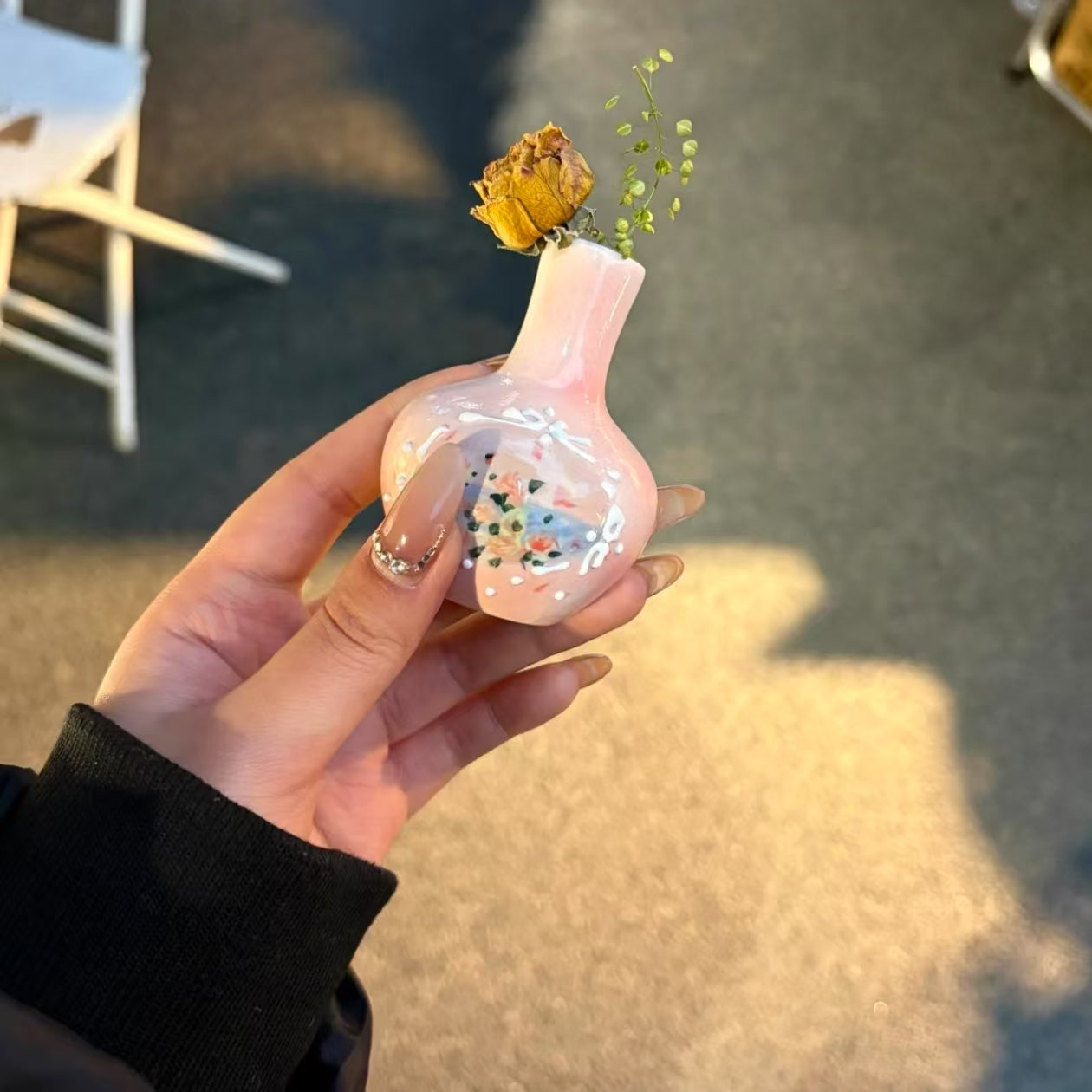 Hand-Painted Jingdezhen Ceramic Fridge Magnet with Mini Vase – Artistic & Functional Home Decor