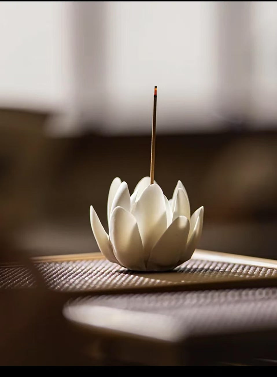 Handcrafted Ceramic White Lotus Incense Holder - Zen-Inspired Tabletop Incense Burner for Home and Tea Ceremony Accessories