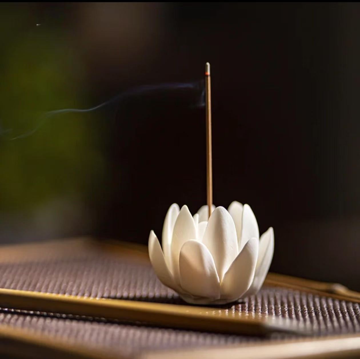 Handcrafted Ceramic White Lotus Incense Holder - Zen-Inspired Tabletop Incense Burner for Home and Tea Ceremony Accessories