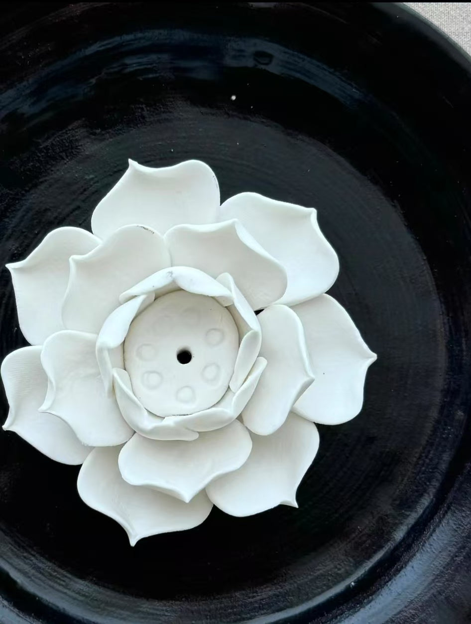 Handmade Ceramic White Lotus Incense Holder - Minimalist Incense Tray for Sandalwood and Agarwood, Decorative Gift Piece