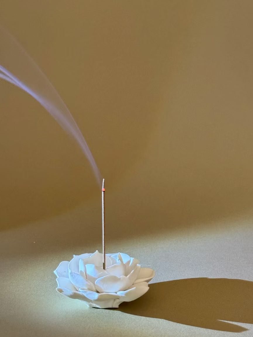 Handmade Ceramic White Lotus Incense Holder - Minimalist Incense Tray for Sandalwood and Agarwood, Decorative Gift Piece